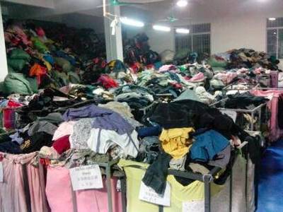 莆田公司探索綠色循環(huán)經(jīng)濟(jì) 大量舊衣服回收與簽約合作新模式引領(lǐng)服裝服飾批發(fā)行業(yè)轉(zhuǎn)型