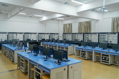 計(jì)算機(jī)學(xué)院2023年本科招生簡(jiǎn)章 聚焦計(jì)算機(jī)網(wǎng)絡(luò)系統(tǒng)工程服務(wù)